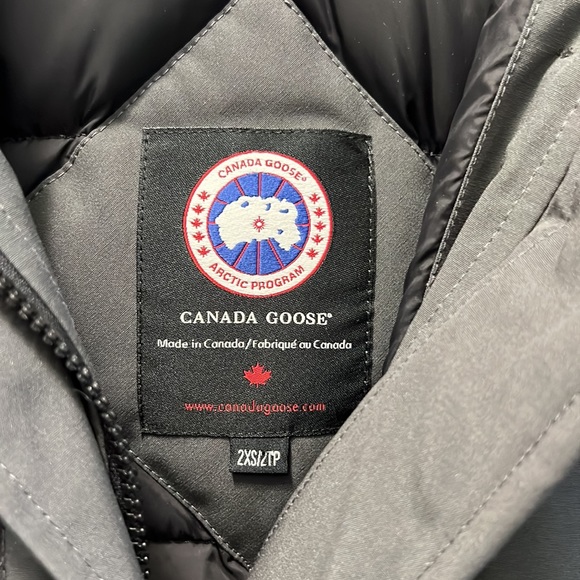 Canada Goose Kensington Parka, XXS brand new jacket with original fur trimming. - Picture 3 of 8